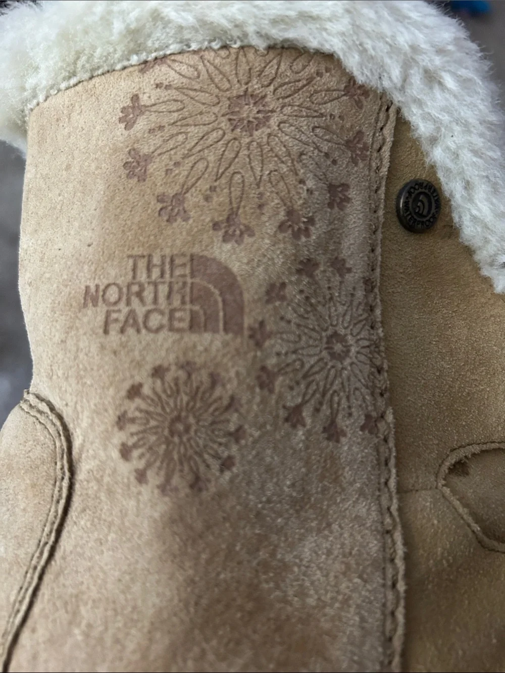 The North Face Abby III shearling snow boots in tan suede, Size 10